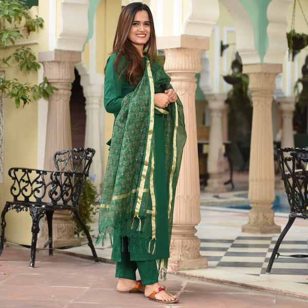 Plain Suit & Doriya Dupatta